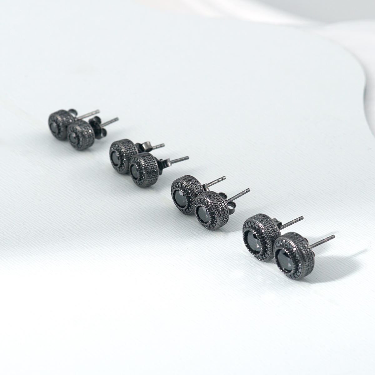 IcePulse Round Bling Stud Earrings 925S & VVS Moissanite