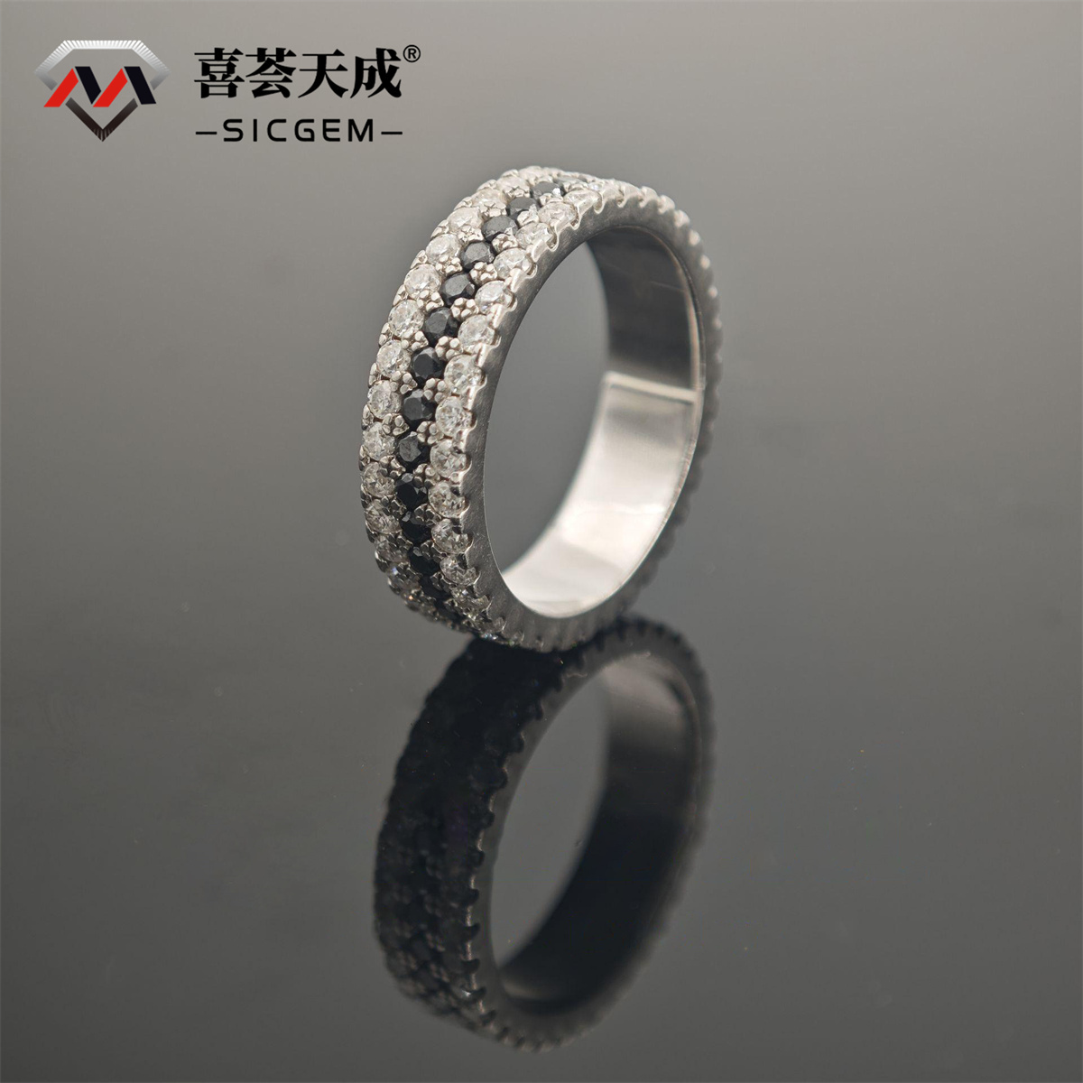 S925 Handmade Black and White Melee Synthetic Moissanite Pave Band