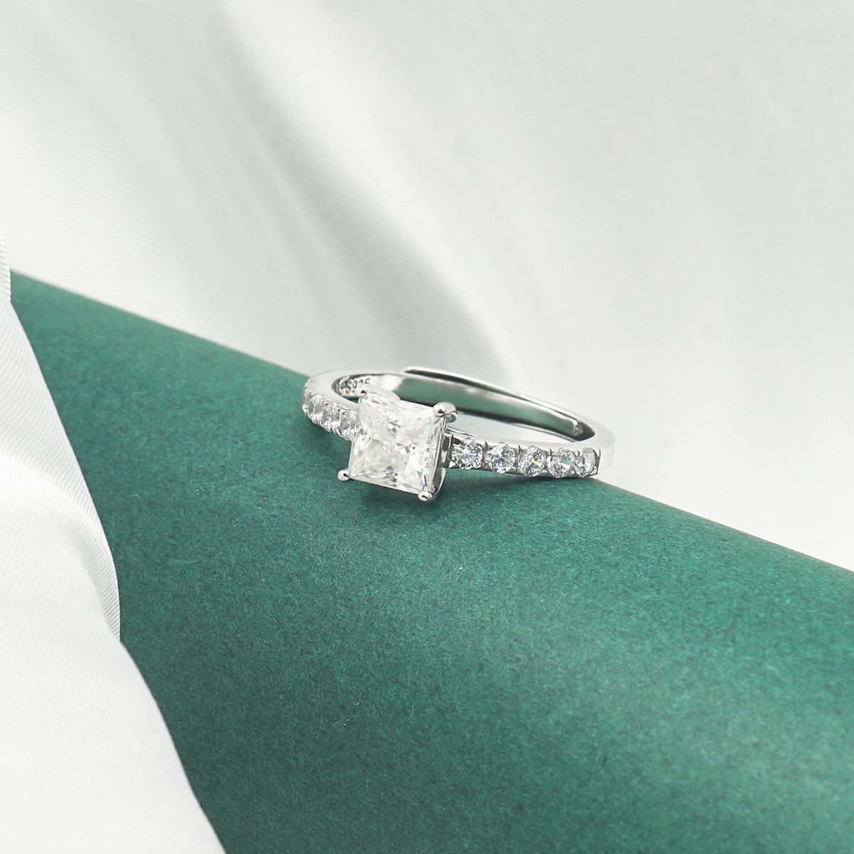 1ct Princess Synthetic Moissanite Romantic Ring S925