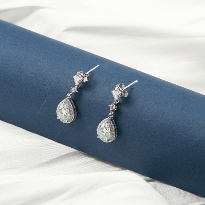 S925 Pear Synthetic Moissanite Teardrop-shaped Stud Earrings