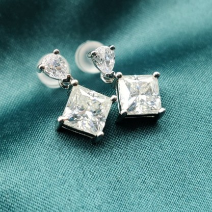 S925 1ct Solitaire Princess D Color Synthetic Moissanite Dangle Earring