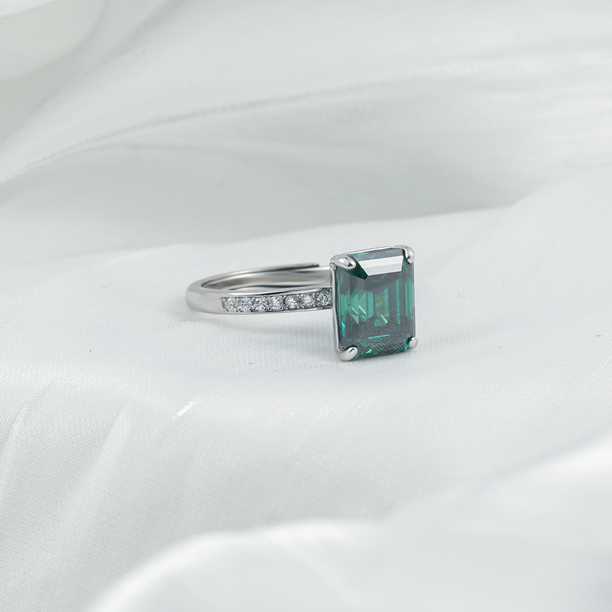 4ct Step Cut Synthetic Moissanite Single Row Ring S925