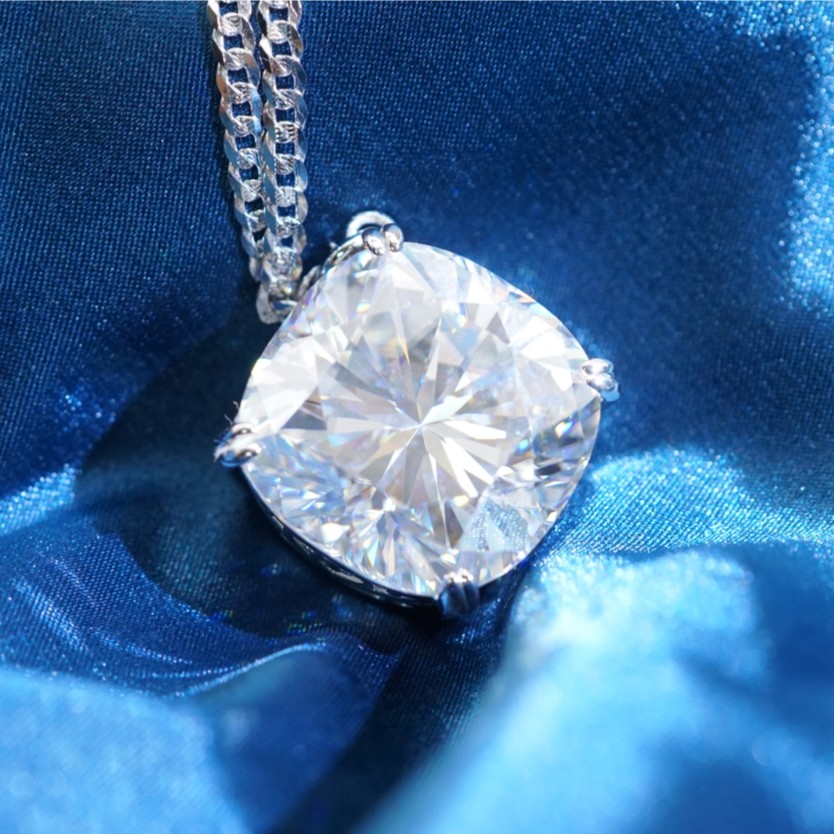 70ct Cushion Cut Synthetic Moissanite Pendant Necklace Chain S925