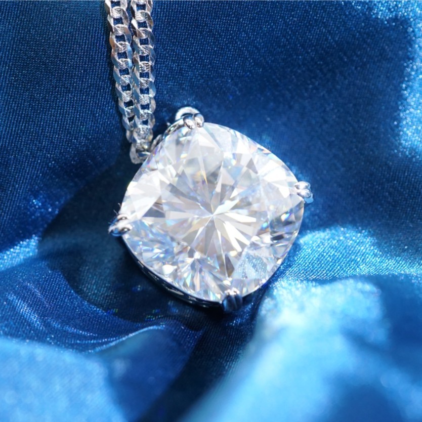 70ct Cushion Cut Synthetic Moissanite Pendant Necklace Chain S925