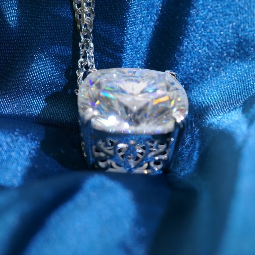 70ct Cushion Cut Synthetic Moissanite Pendant Necklace Chain S925