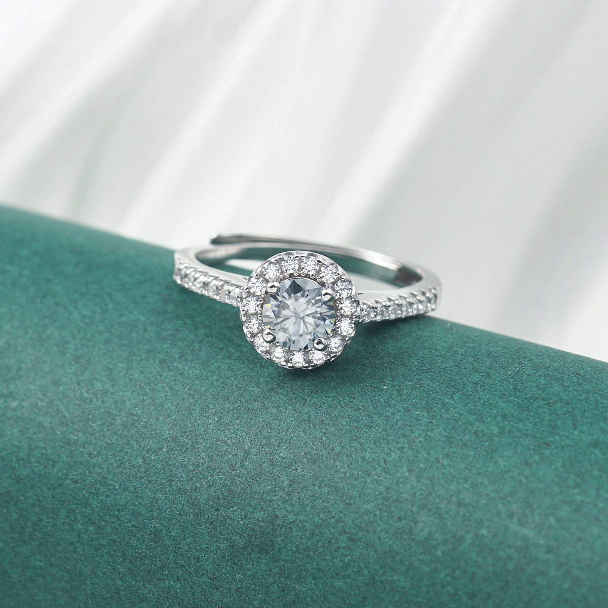 0.5ct Round Synthetic Moissanite Halo Ring S925