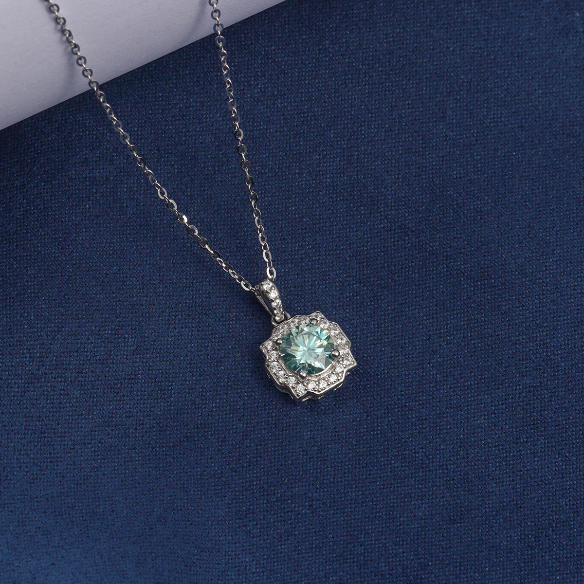 1ct Round Synthetic Moissanite Luxurious Flower Pendant Necklace Chain S925