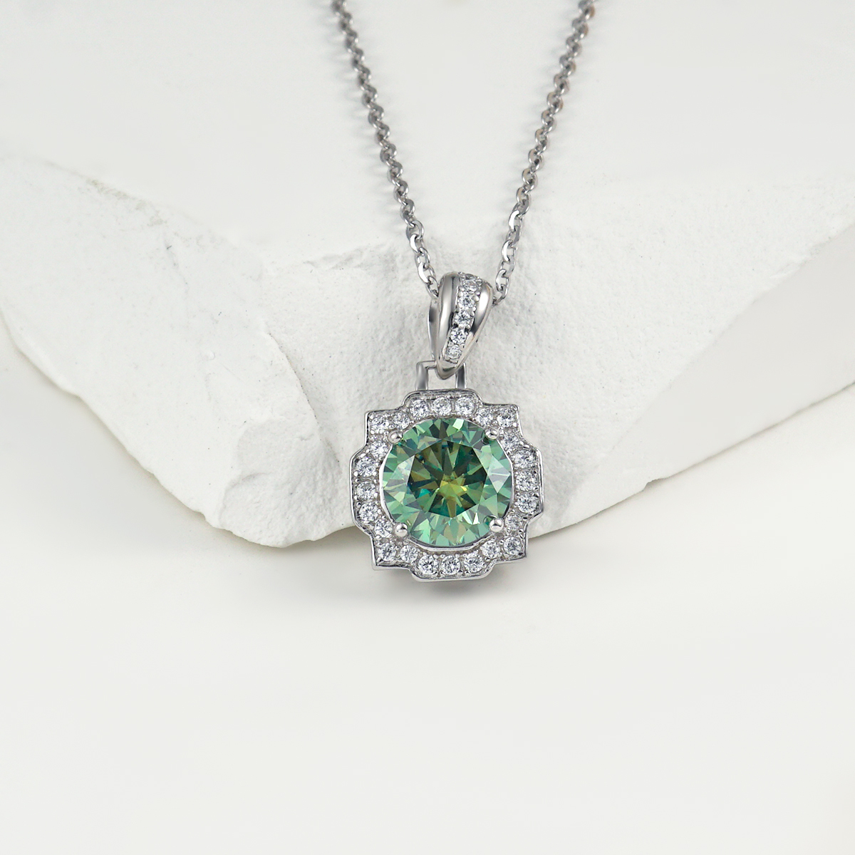 2ct Round Synthetic Moissanite Luxurious Flower Pendant Necklace Chain S925