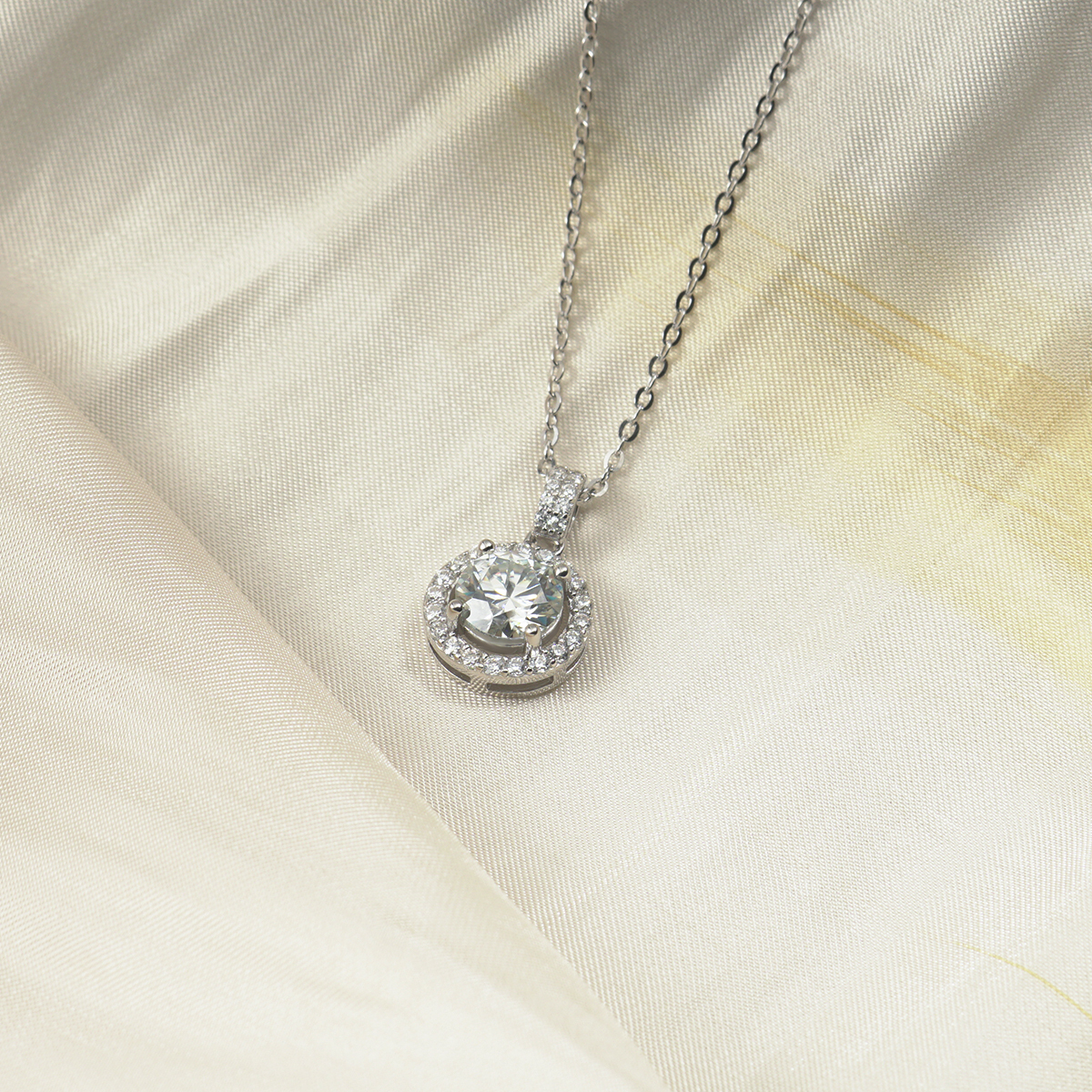 1ct Round Synthetic Moissanite Luxurious Halo Pendant Necklace Chain S925