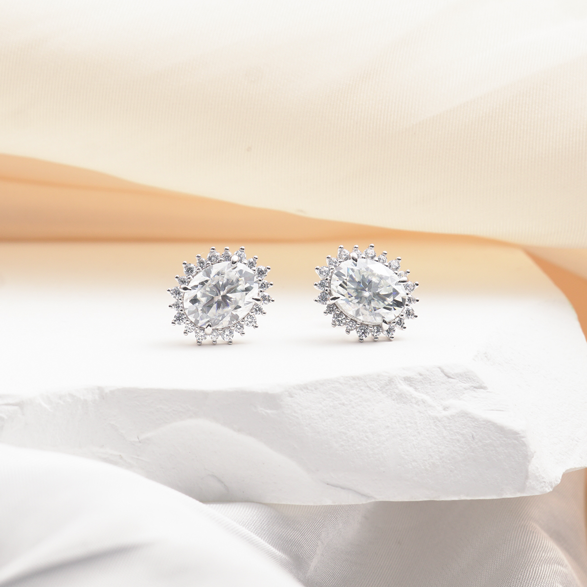 Oval Synthetic Moissanite Sunflower Stud Earrings S925