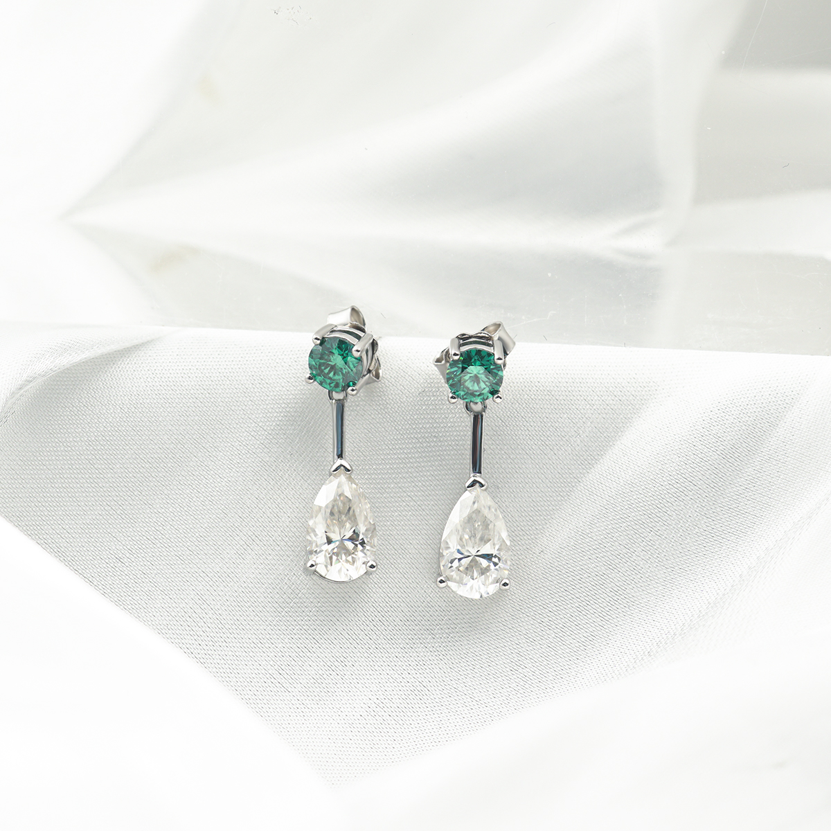 1.3ct Pear Synthetic Moissanite Teardrop-shaped Stud Earrings S925