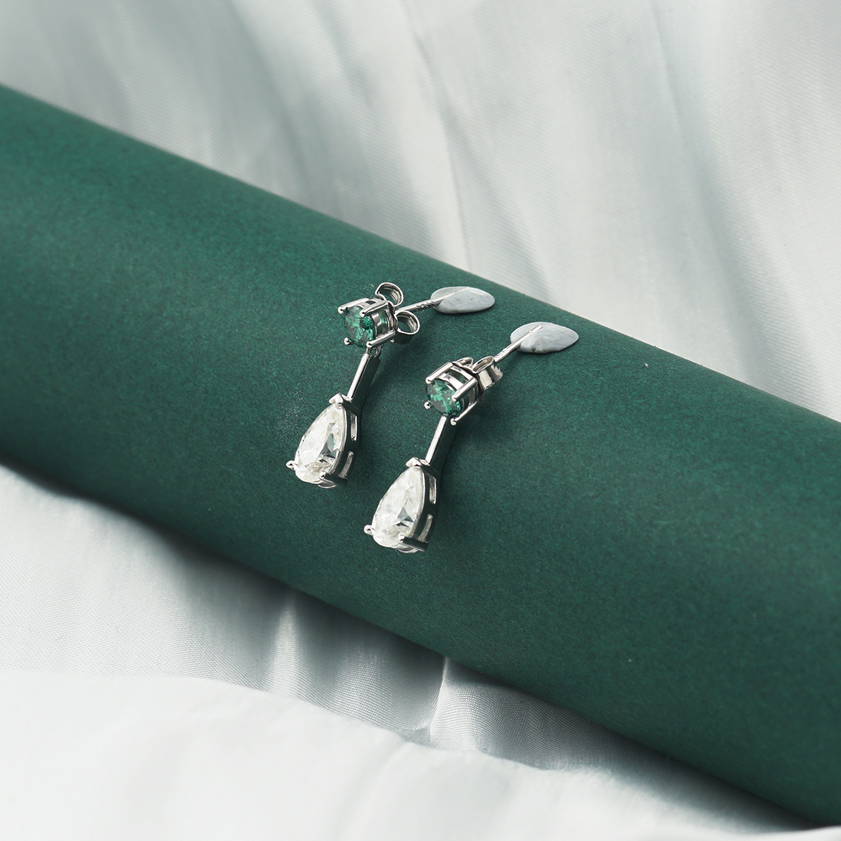 1.3ct Pear Synthetic Moissanite Teardrop-shaped Stud Earrings S925