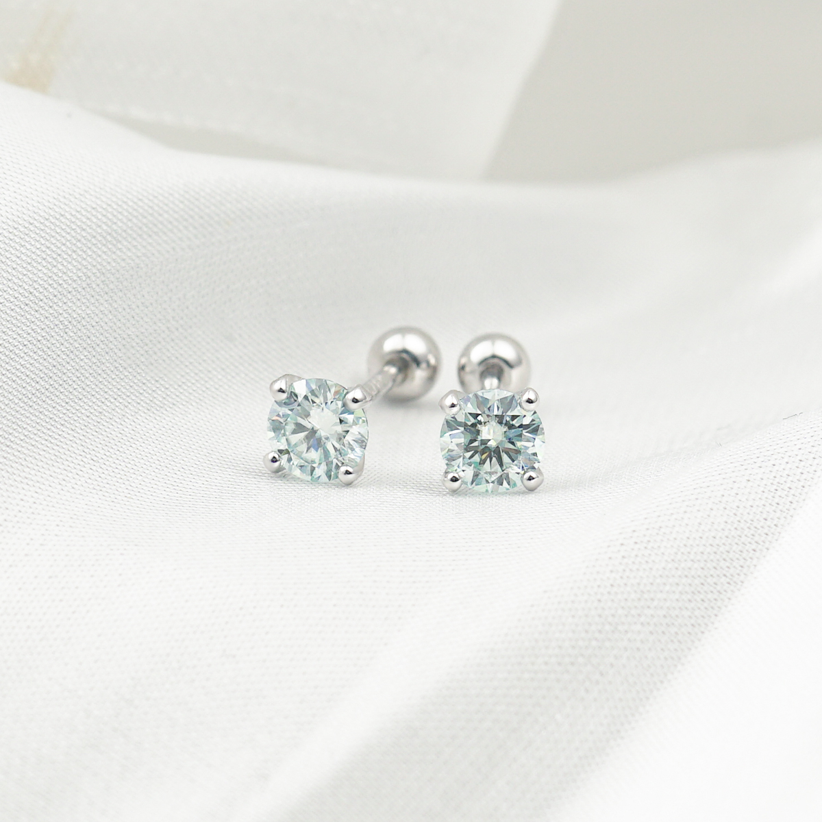 0.3ct Round Synthetic Moissanite Four Prong Stud Earrings S925