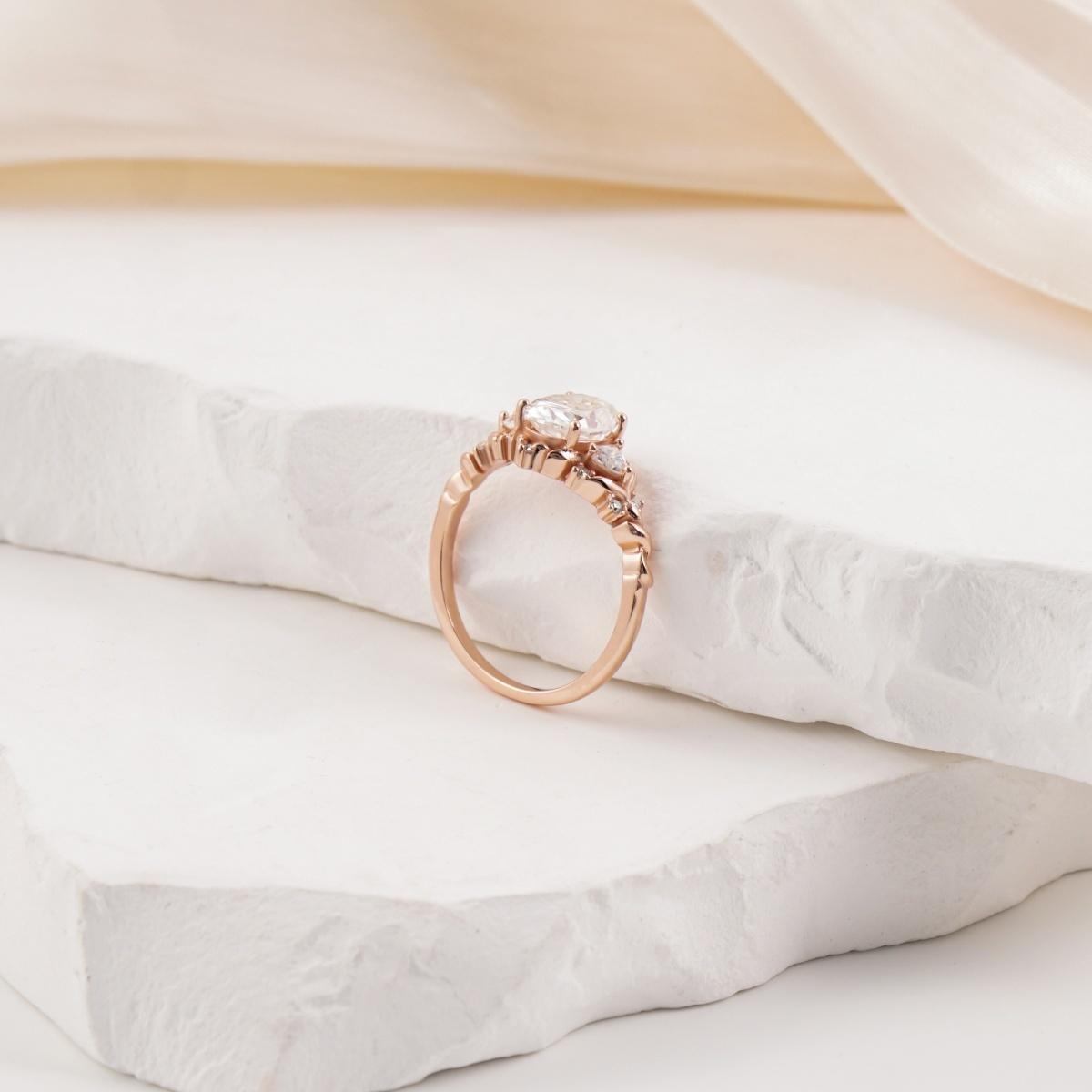 Delzzad 1.7ct Natural Oval Ring Twist Band Brilliant Rose Golden Engagement Wedding Ring Band D Color VVS Synthetic Moissanite Ring Jewelry S925 Perfect Birthday Engagement Wedding Anniversary Christmas Gift