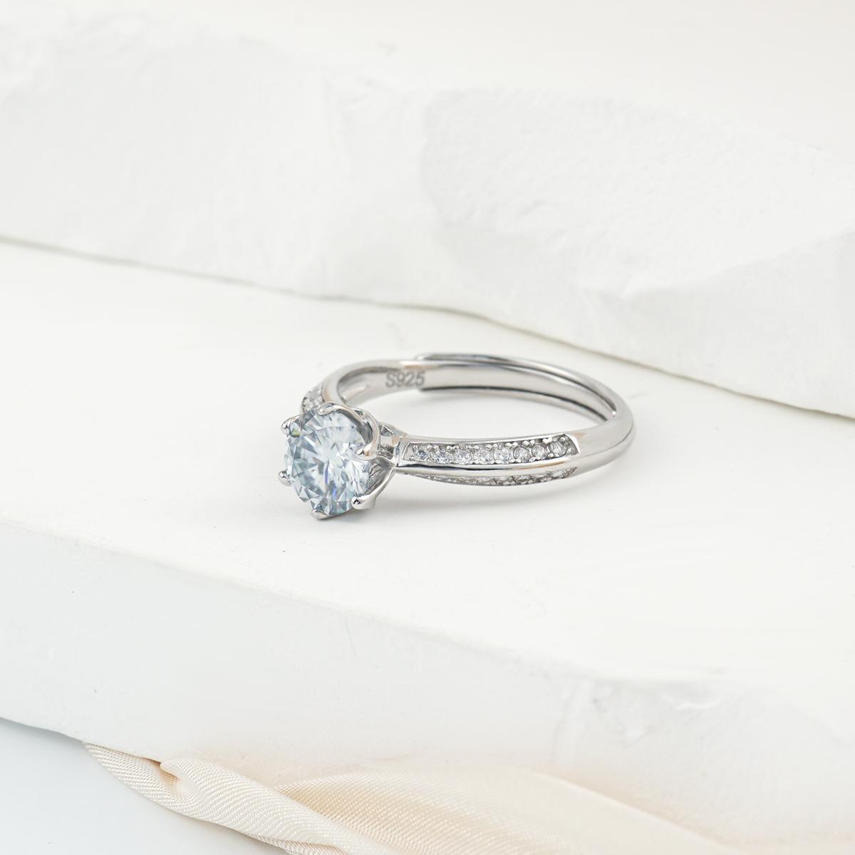 1ct Round Synthetic Moissanite Ring S925