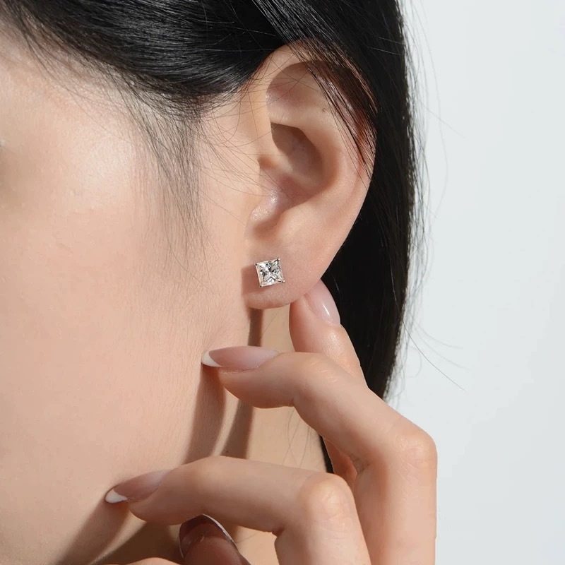 ICECROWN Princess Cut Spark Stud Earrings 925S & VVS Moissanite