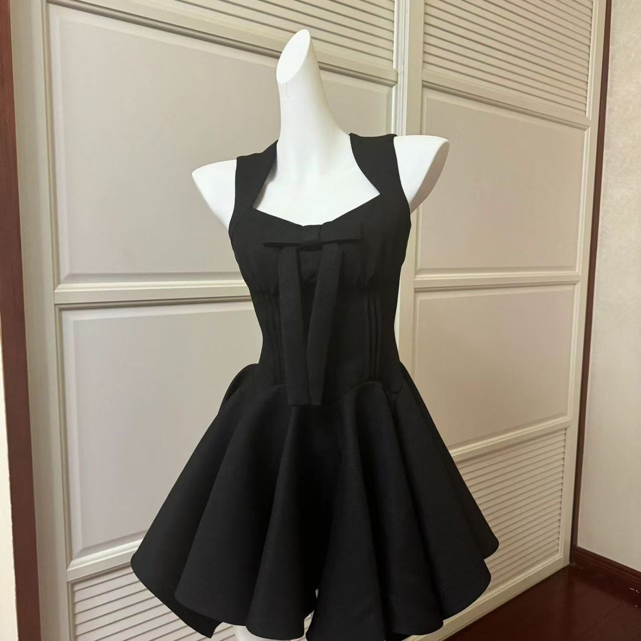 辣妹纯欲风公主裙蝴蝶结千金感无袖收腰连衣裙