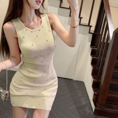 2026年春夏法式设计感小香风背心气质针织修身显瘦辣妹新款连衣裙包臀裙子