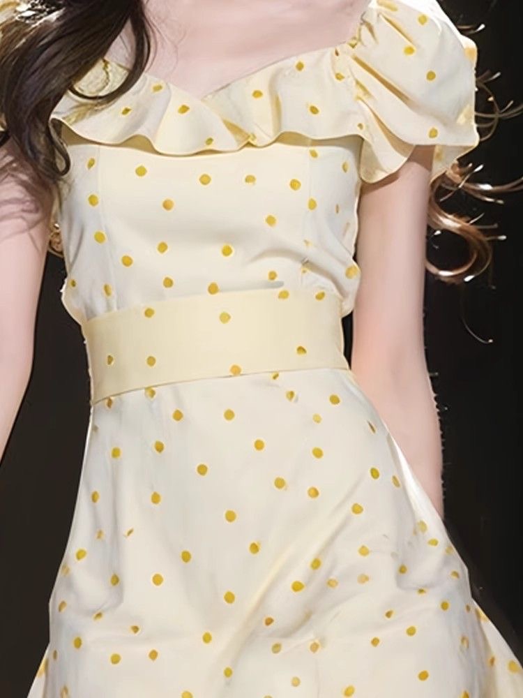 2026年春夏多巴胺穿搭茶歇法式气质超好看收腰黄色荷叶边波点连衣裙(配腰带）