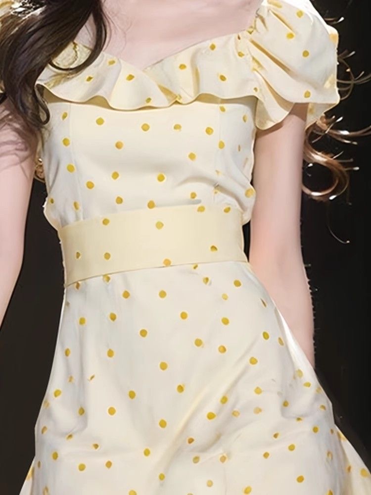 2026年春夏多巴胺穿搭茶歇法式气质超好看收腰黄色荷叶边波点连衣裙(配腰带）