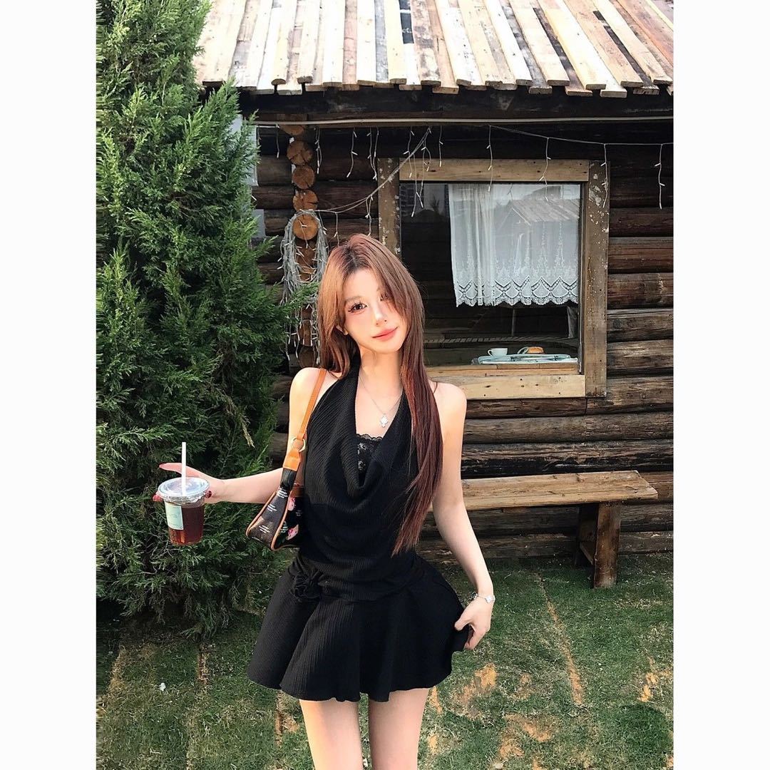 2026夏季新款气质收腰假两件气质挂脖蕾丝纯欲露背连衣裙辣妹修身短裙