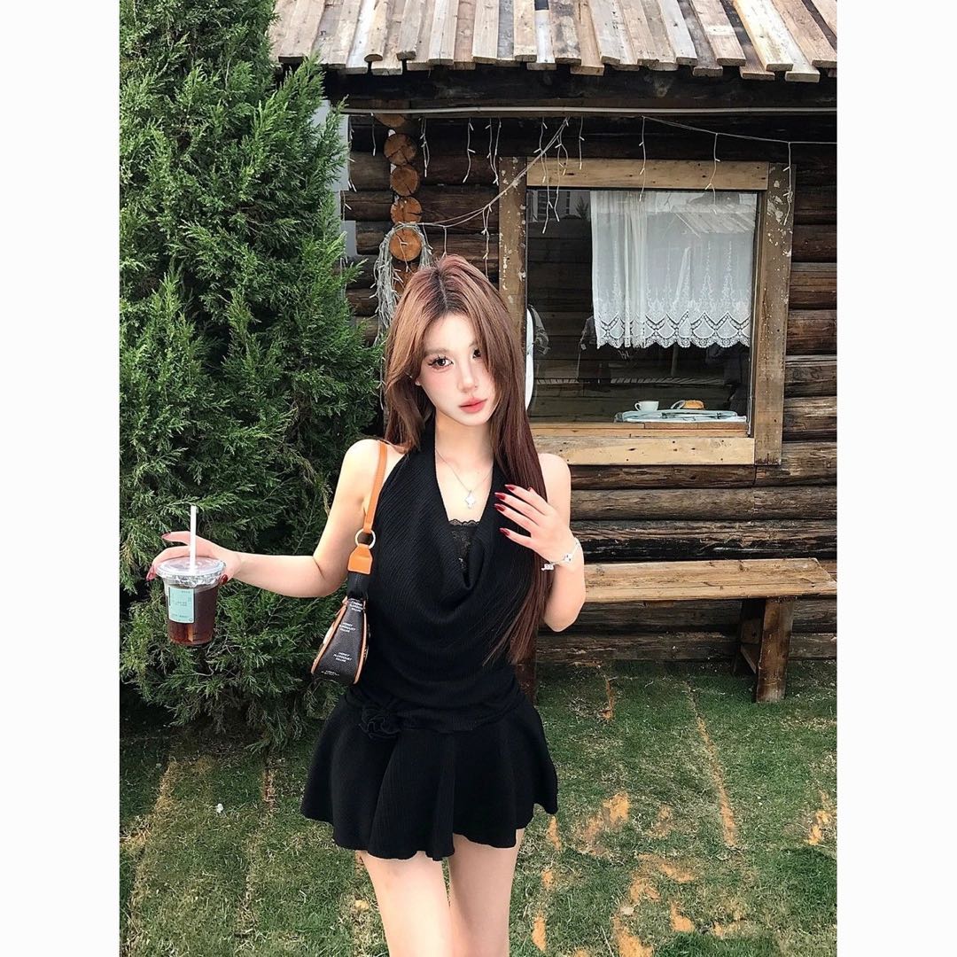 2026夏季新款气质收腰假两件气质挂脖蕾丝纯欲露背连衣裙辣妹修身短裙