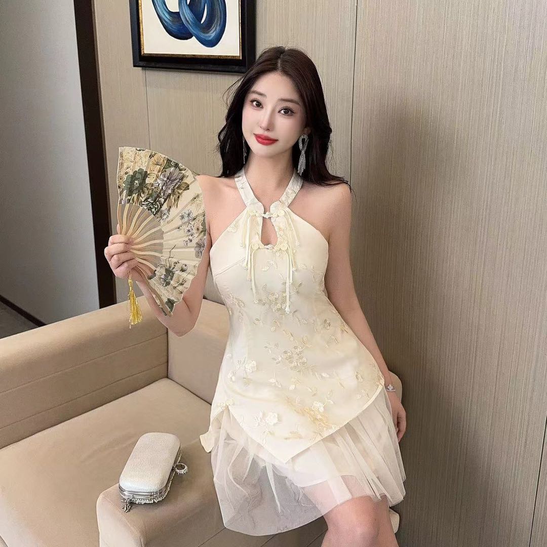 2026春夏季新款中式女装潮绣花网纱拼接露肩设计感小众低胸连衣裙