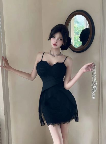 2026春夏气质法式纯欲网纱拼接不规则吊带礼服短裙性感名媛收腰包臀连衣裙