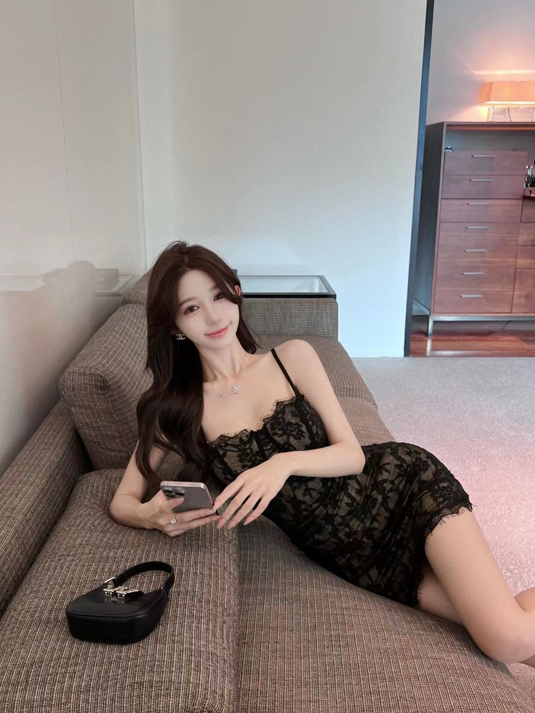 2026春夏新款纯欲风性感露背蕾丝吊带花边身材连衣裙修身裙子紧身短裙收腰