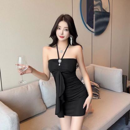 2026春夏挂脖纯欲风重工修身设计短裙名媛连衣裙气质温柔抹胸秋冬收腰显瘦