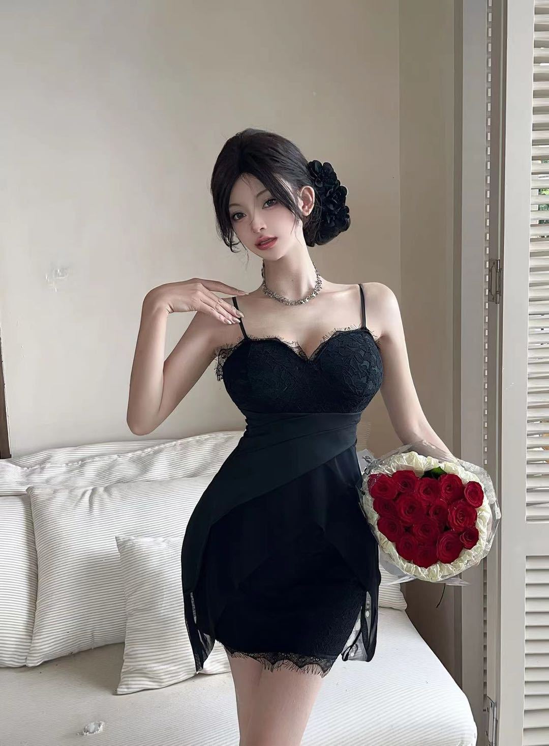 2026春夏气质法式纯欲网纱拼接不规则吊带礼服短裙性感名媛收腰包臀连衣裙