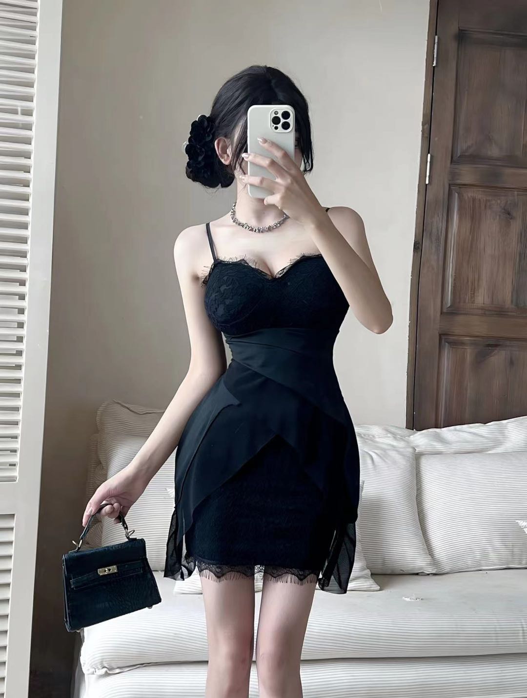 2026春夏气质法式纯欲网纱拼接不规则吊带礼服短裙性感名媛收腰包臀连衣裙