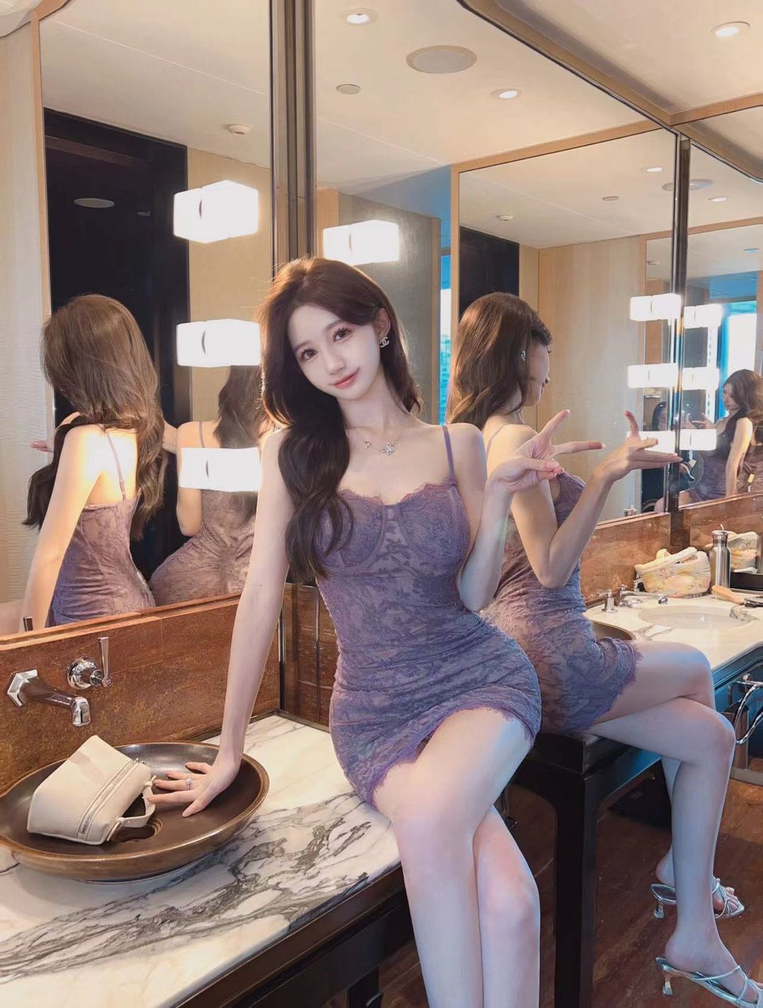 2026春夏新款纯欲风性感露背蕾丝吊带花边身材连衣裙修身裙子紧身短裙收腰