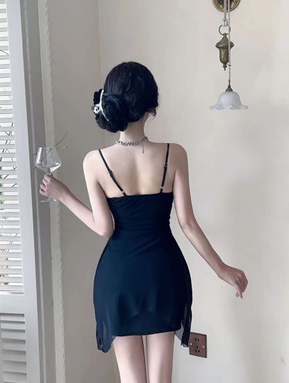 2026春夏气质法式纯欲网纱拼接不规则吊带礼服短裙性感名媛收腰包臀连衣裙