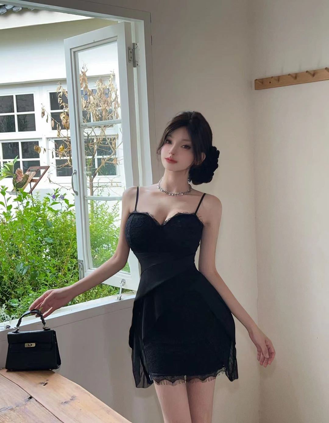 2026春夏气质法式纯欲网纱拼接不规则吊带礼服短裙性感名媛收腰包臀连衣裙