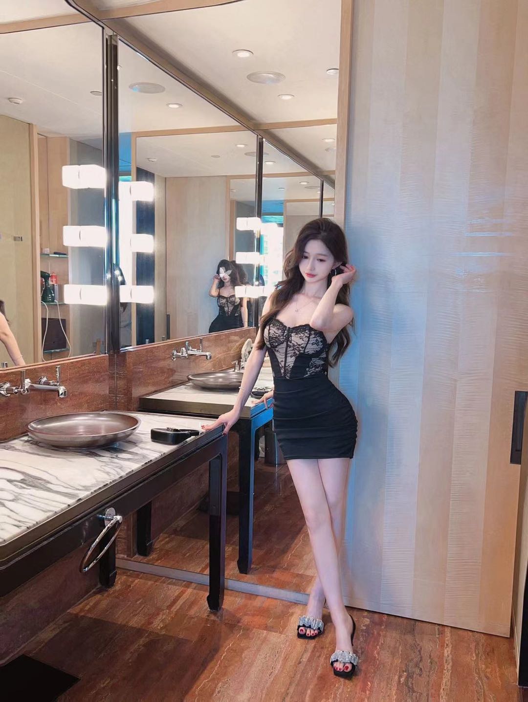 2026春夏新款纯欲性感辣妹风蕾丝鱼骨收腰短款抹胸连衣裙露背紧身显身材包臀裙名媛