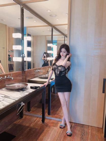 2026春夏新款纯欲性感辣妹风蕾丝鱼骨收腰短款抹胸连衣裙露背紧身显身材包臀裙名媛