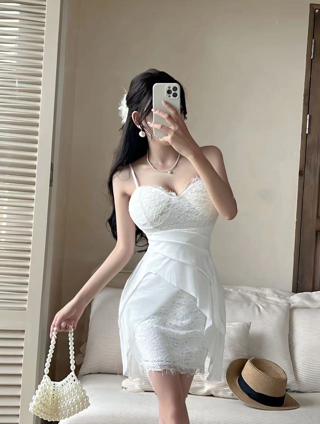 2026春夏气质法式纯欲网纱拼接不规则吊带礼服短裙性感名媛收腰包臀连衣裙