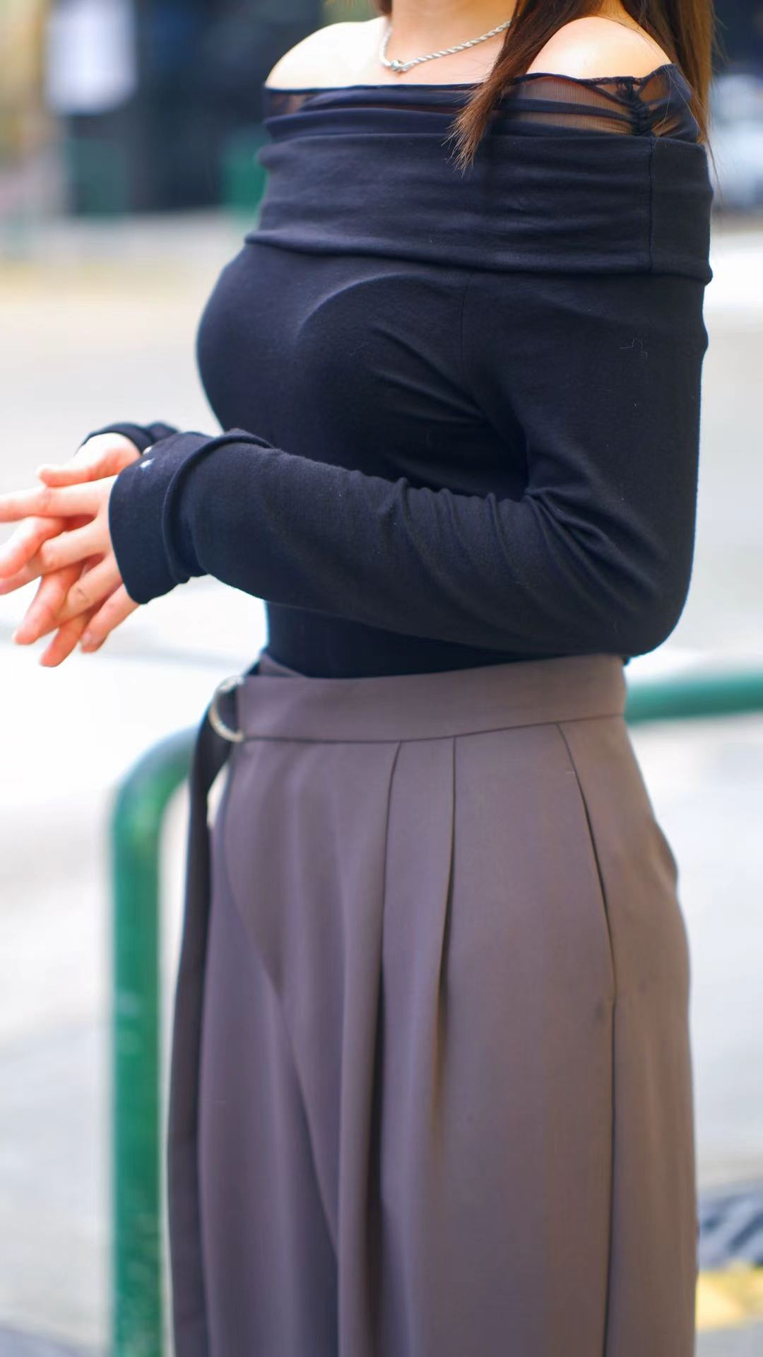 Sheer Off Shoulder｜質感清冷通勤套裝