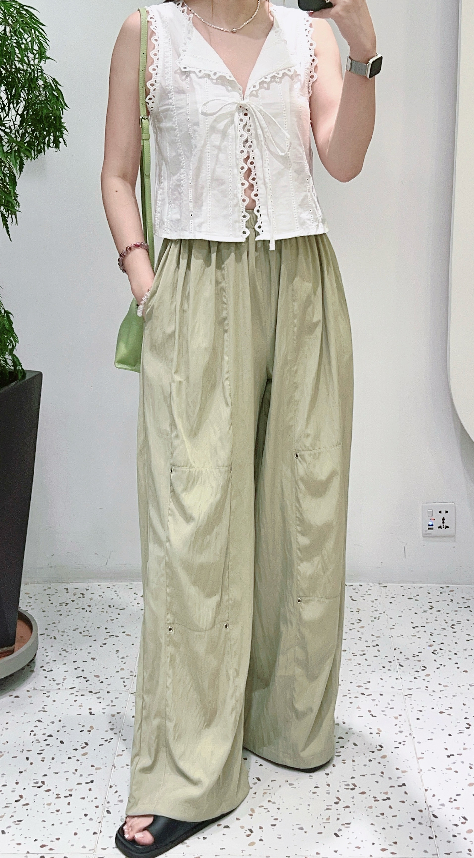 反領綁結刺繡vest