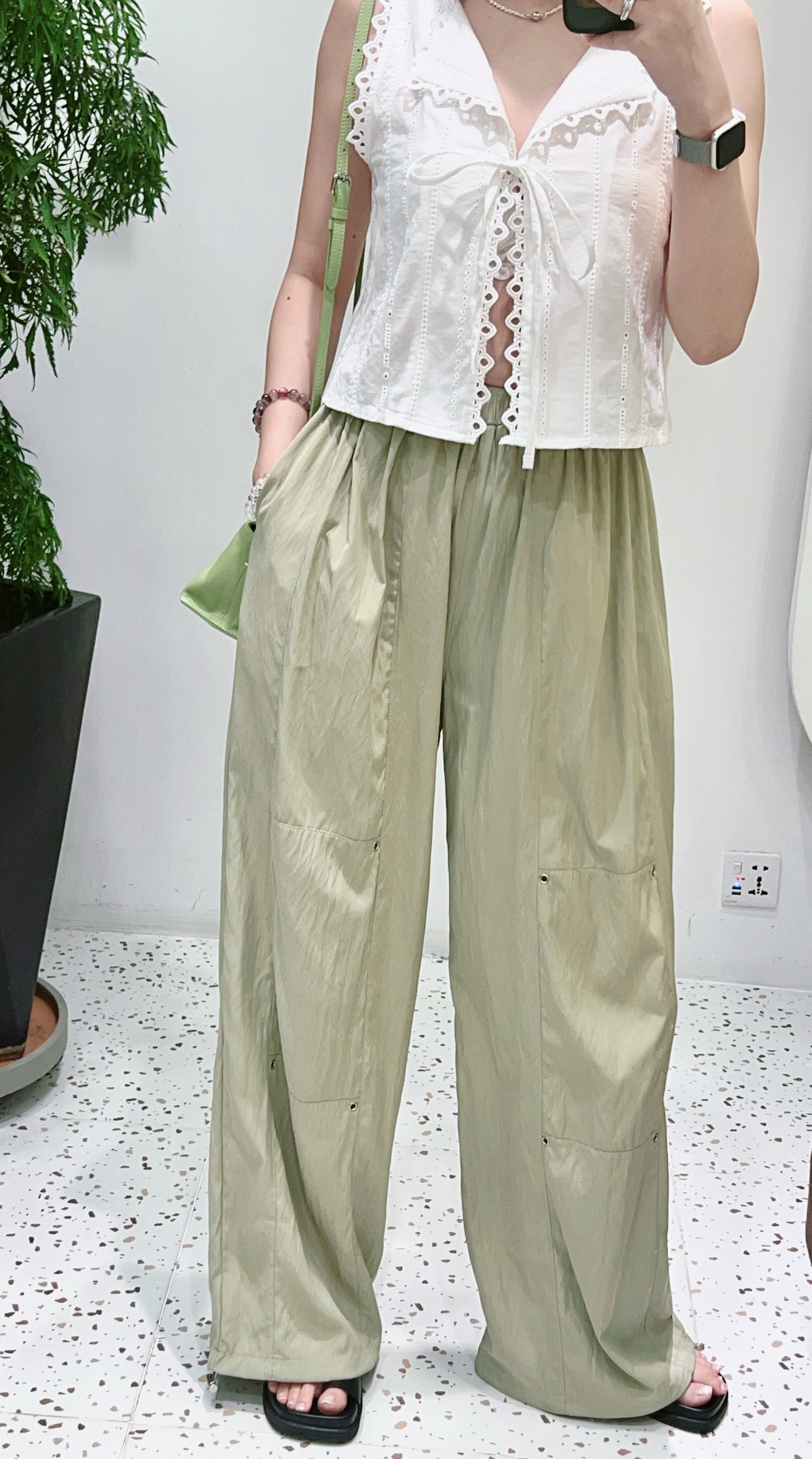 反領綁結刺繡vest