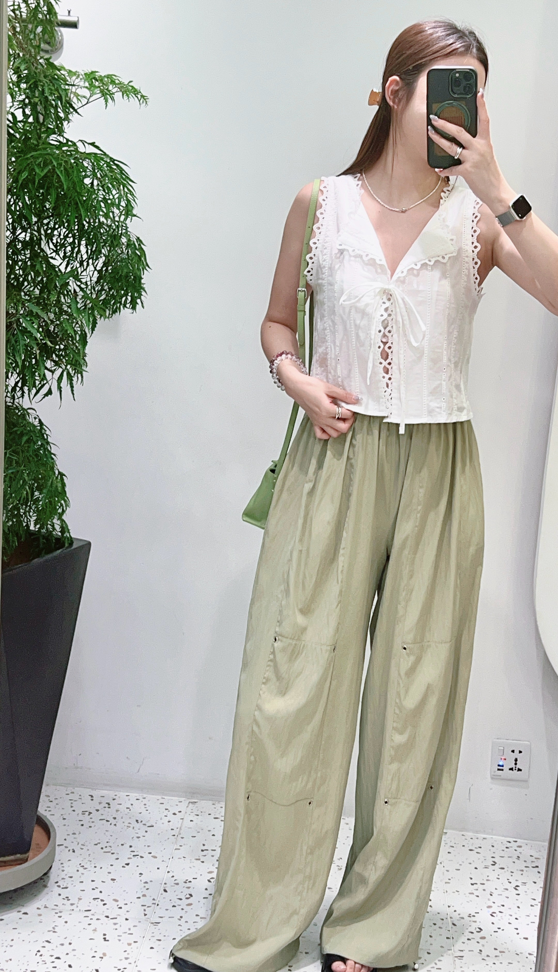 反領綁結刺繡vest