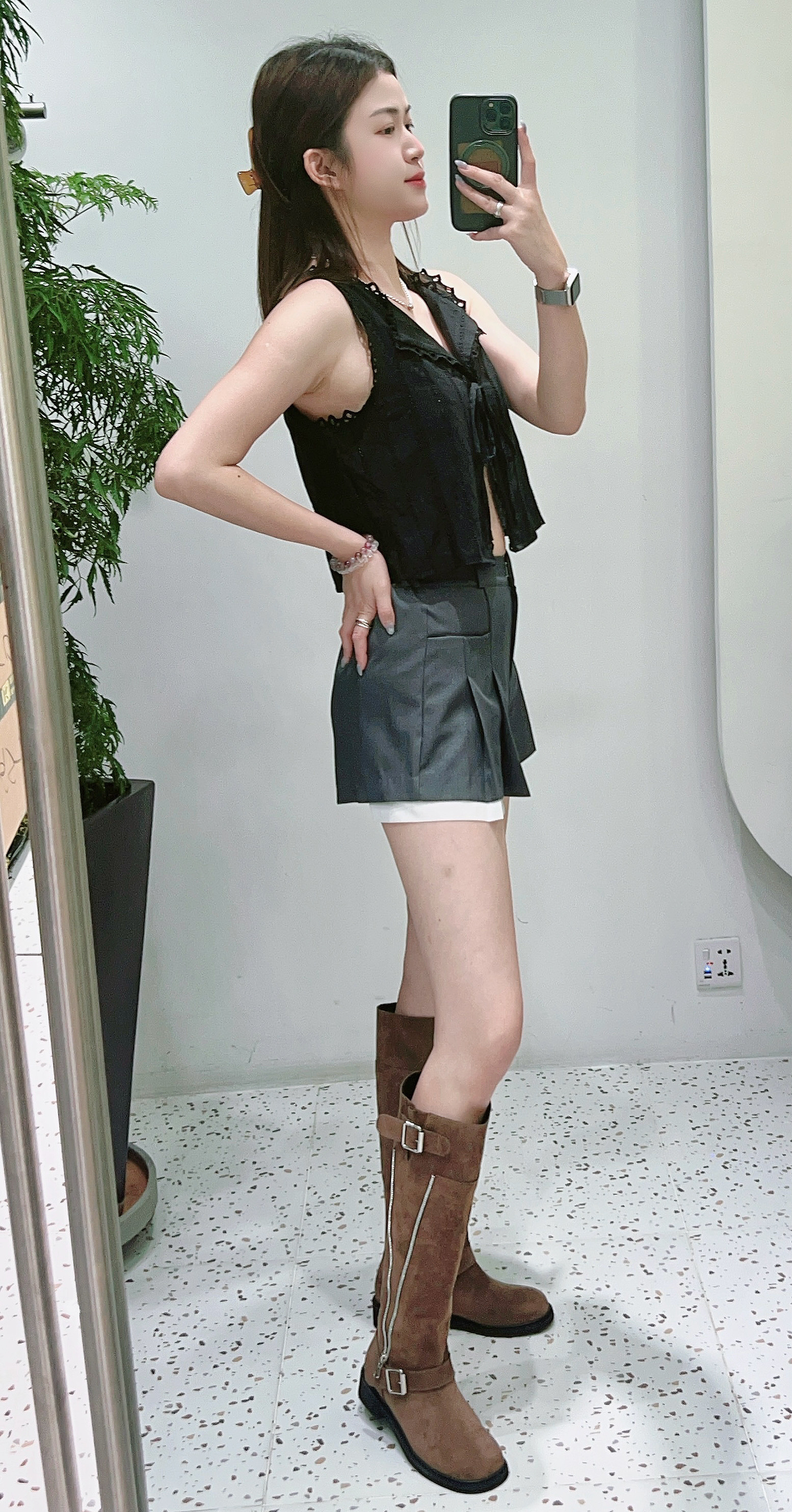 反領綁結刺繡vest