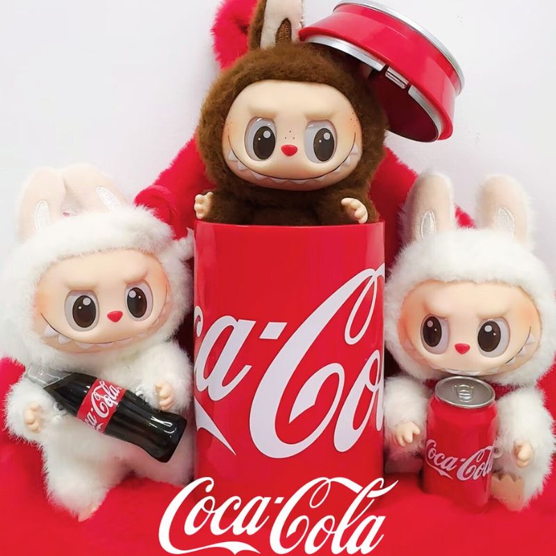 即決⭕️ 正規品 LABUBU COCA-COLA 🚨 ICONIC DROP ALERT! 🚨 Labubu just popped open a fizzy new