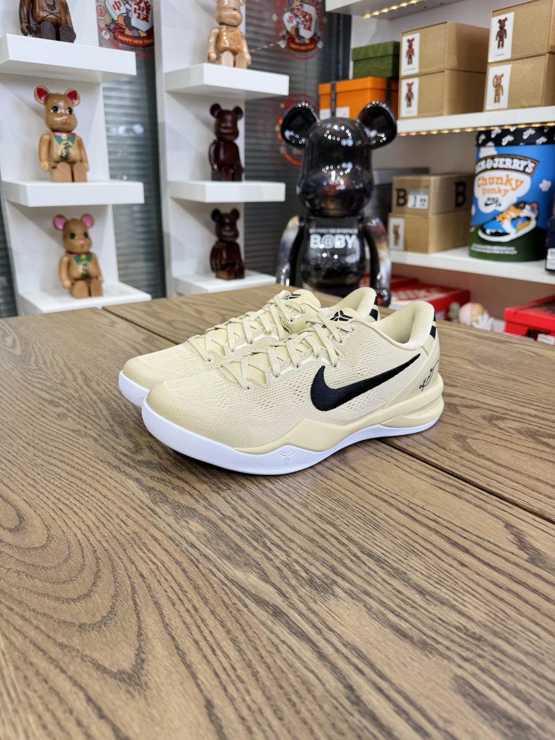 💯KOBE 8 棕色  尺碼 40-48.5「US7-14」HM6469-701