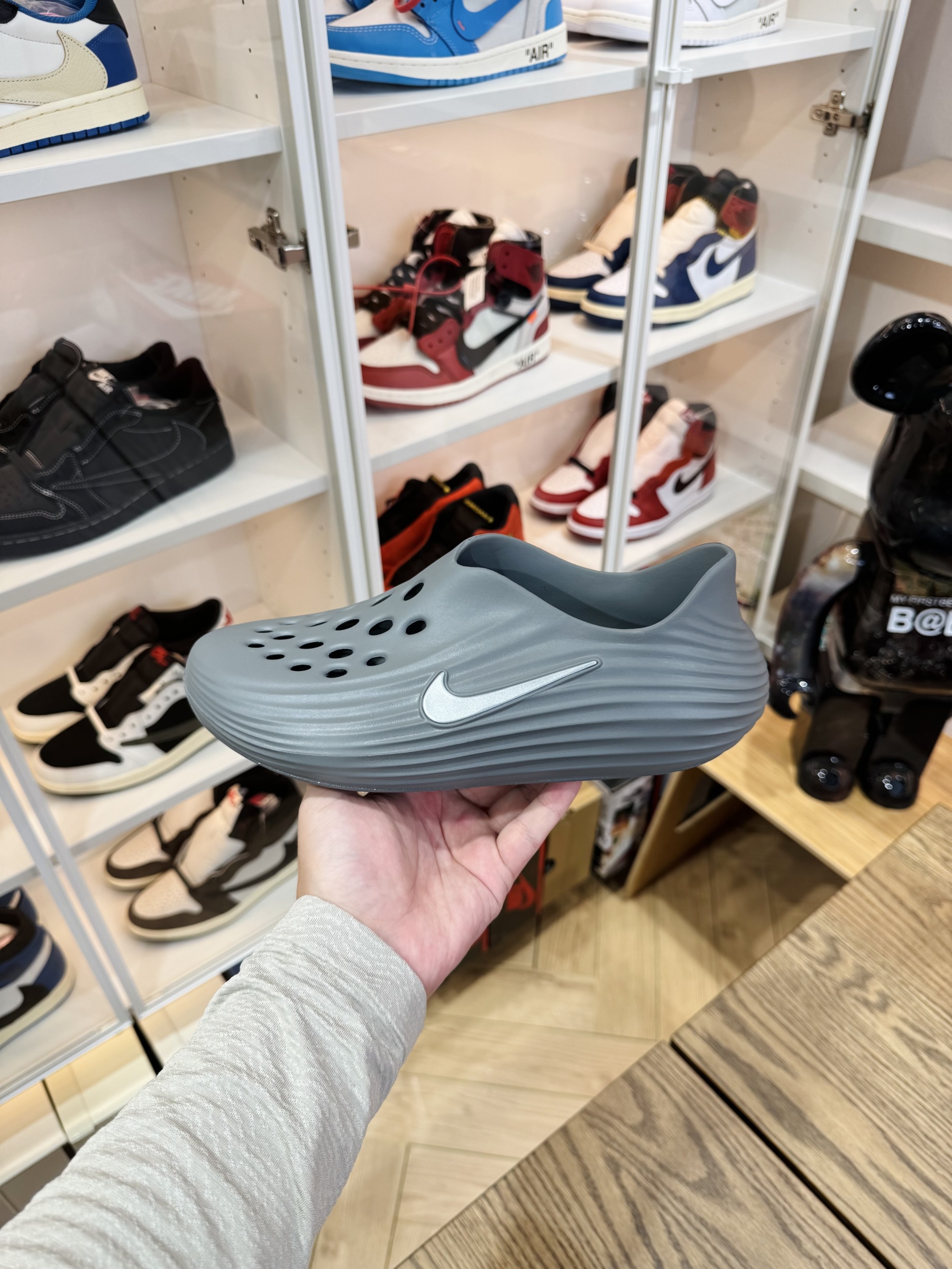 Nike ReactX Rejuven8 简约洞洞鞋 男女同款 烟灰色