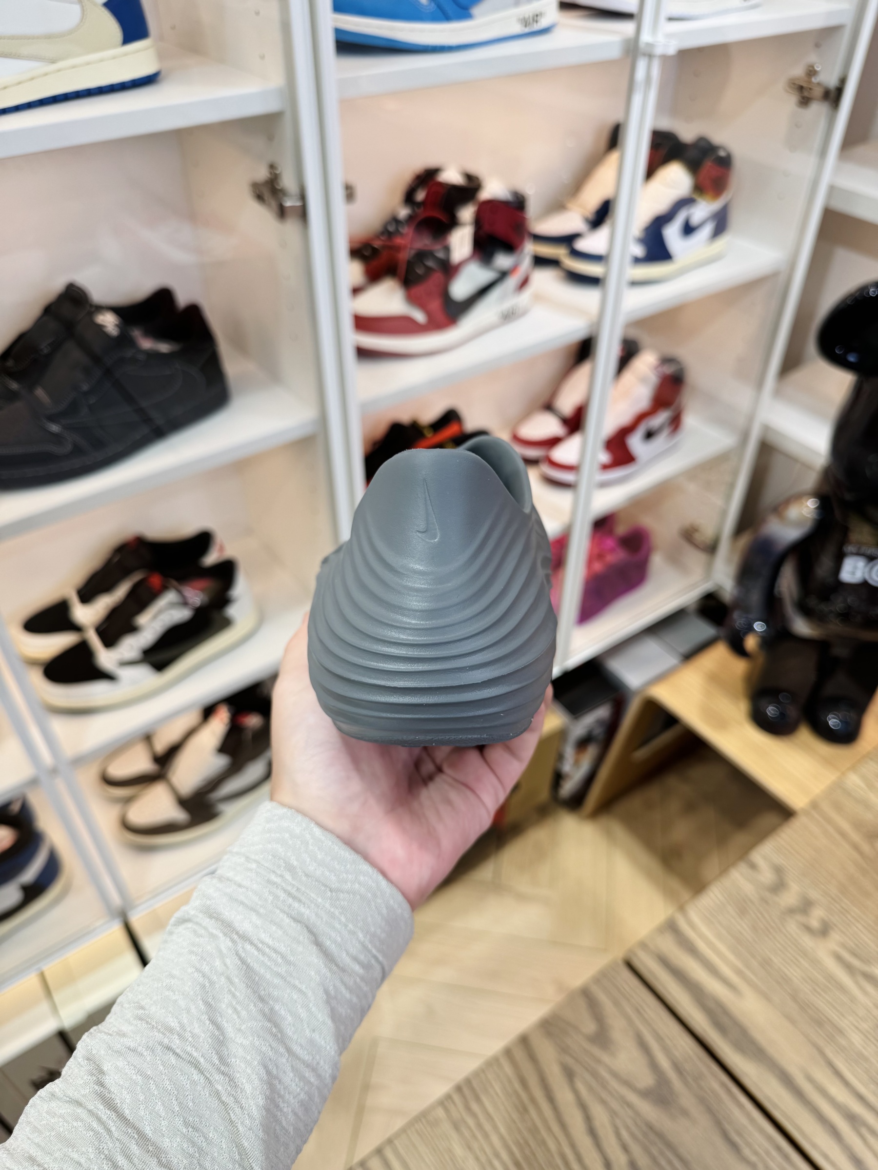 Nike ReactX Rejuven8  简约洞洞鞋 男女同款 烟灰色