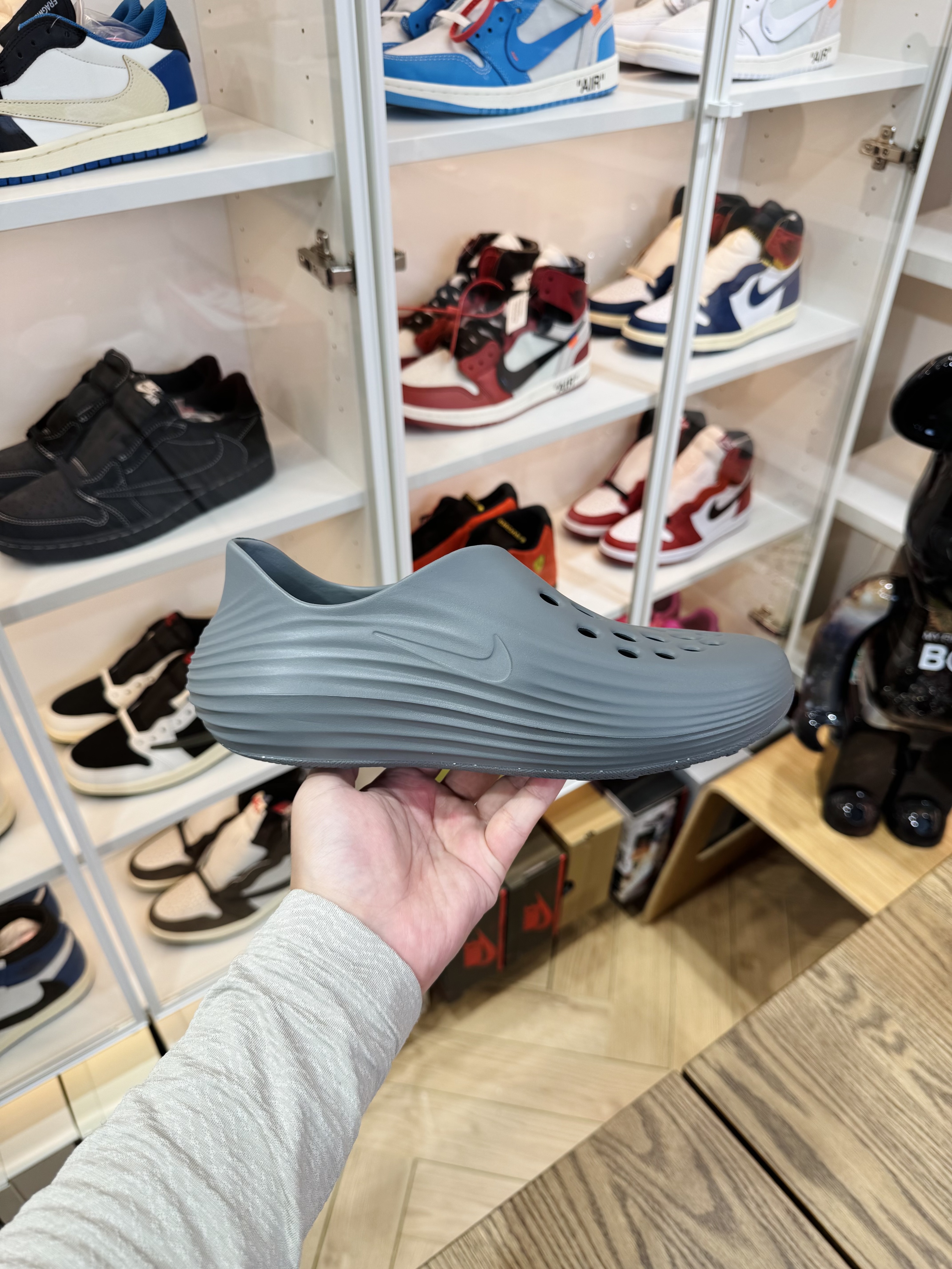 Nike ReactX Rejuven8  简约洞洞鞋 男女同款 烟灰色