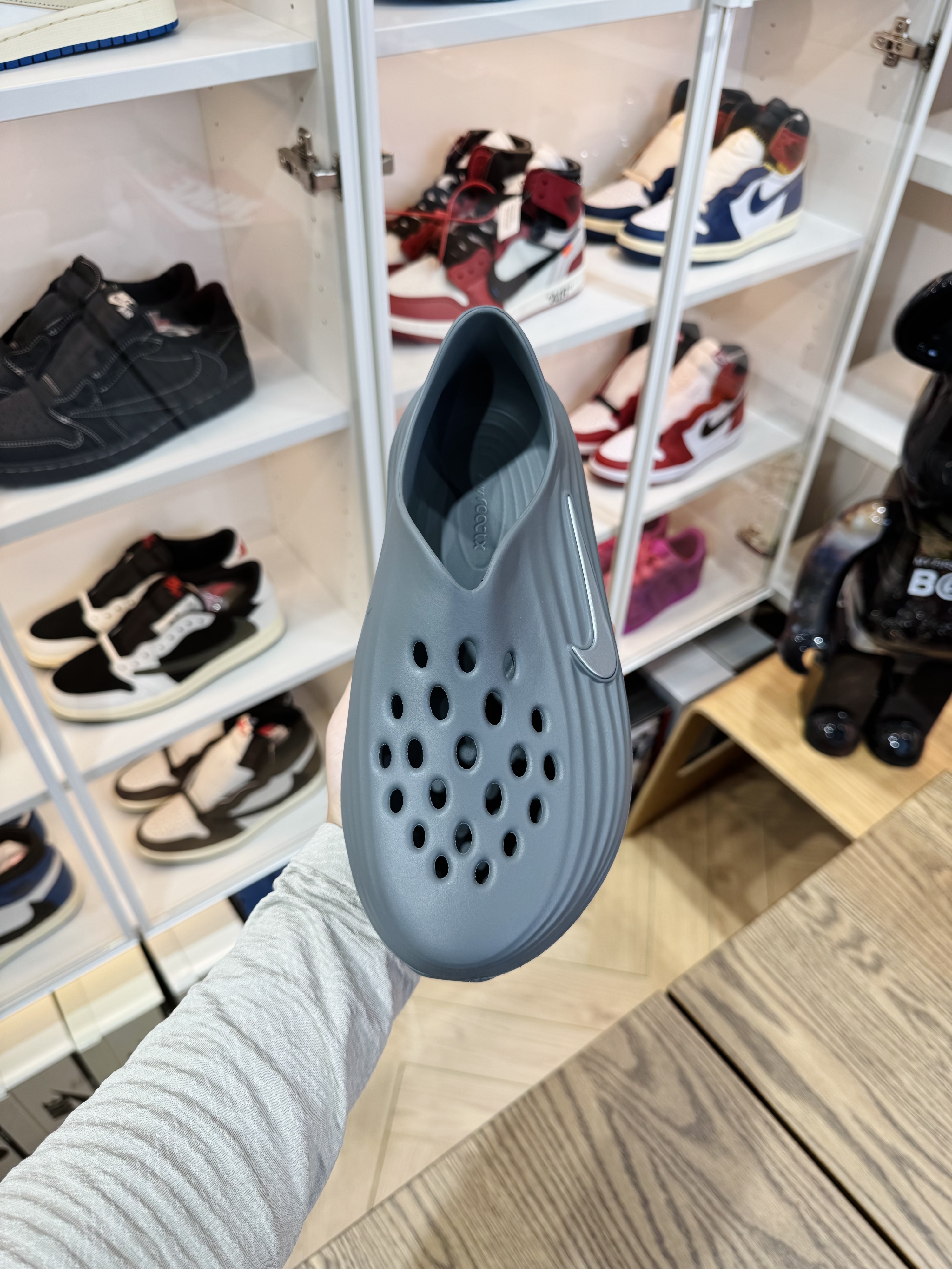 Nike ReactX Rejuven8  简约洞洞鞋 男女同款 烟灰色