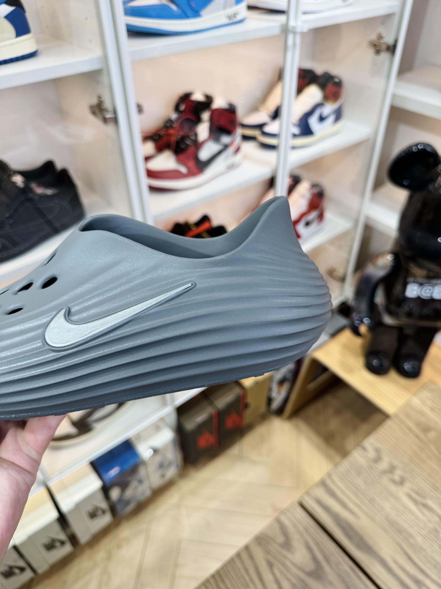 Nike ReactX Rejuven8  简约洞洞鞋 男女同款 烟灰色